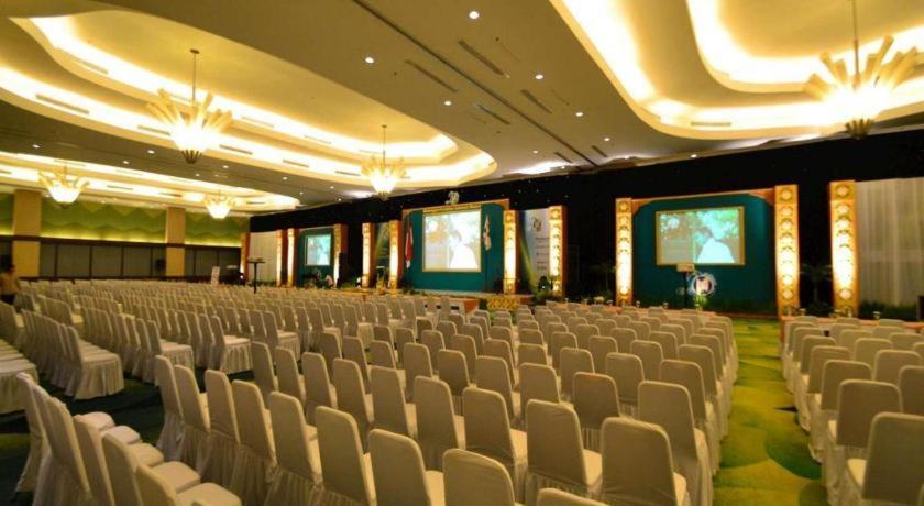 Ipb Convention Hotel Botani Square Богор Экстерьер фото